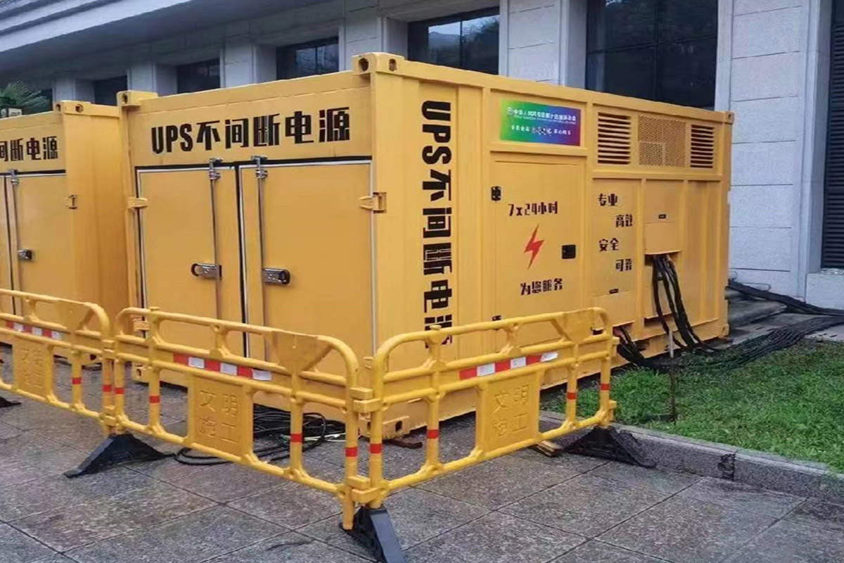 雨城发电机租赁施工现场